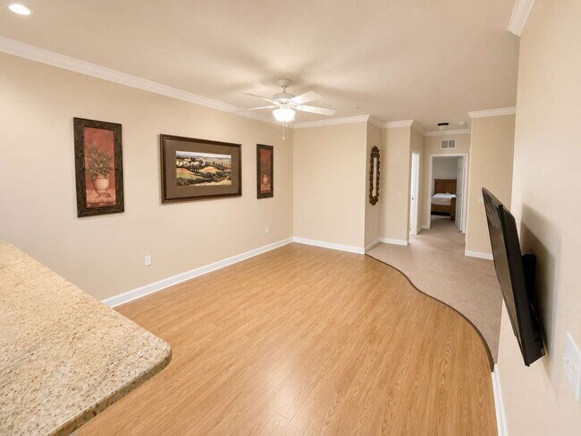 Foto del edificio - Spacious Furnished 3-Bedroom Condo Oasis with 2 Baths in Davenport