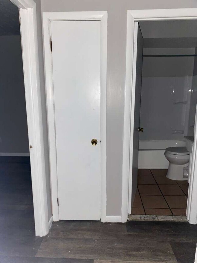 Foto del edificio - 1885 N Taylor Rd