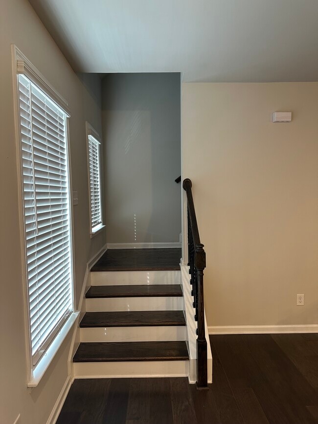 Building Photo - 3040 Regal Crown Dr