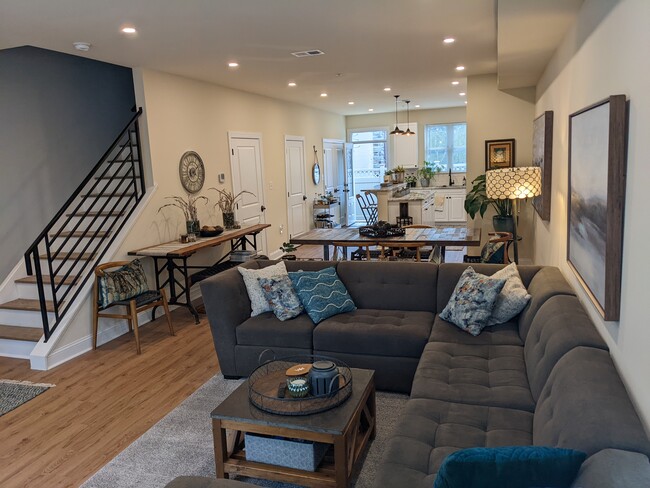 Living & Dining Areas - 225 W Pastorius St