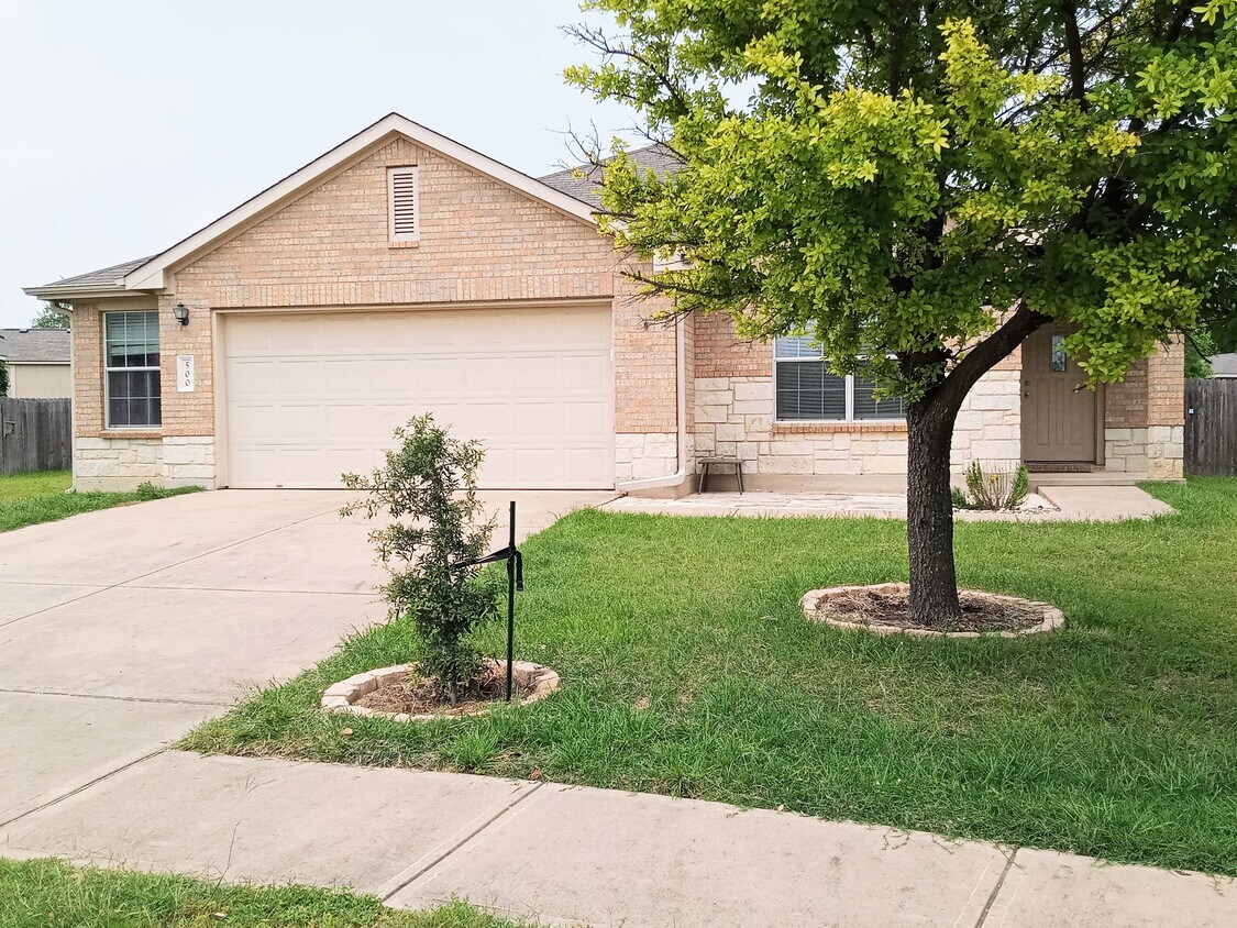 Primary Photo - 500 MacKenzie Way