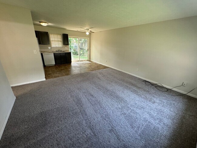 Building Photo - MT HEALTHY - Simple ranch living 3 bed 1 bath