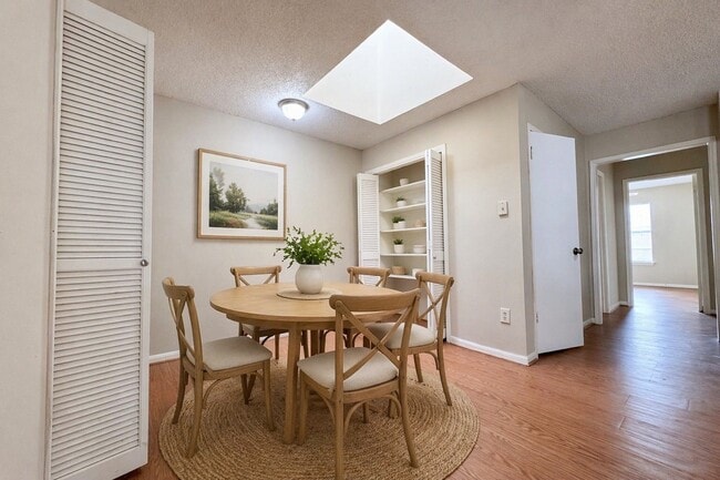 Foto del edificio - 3511 Palm Grove Dr