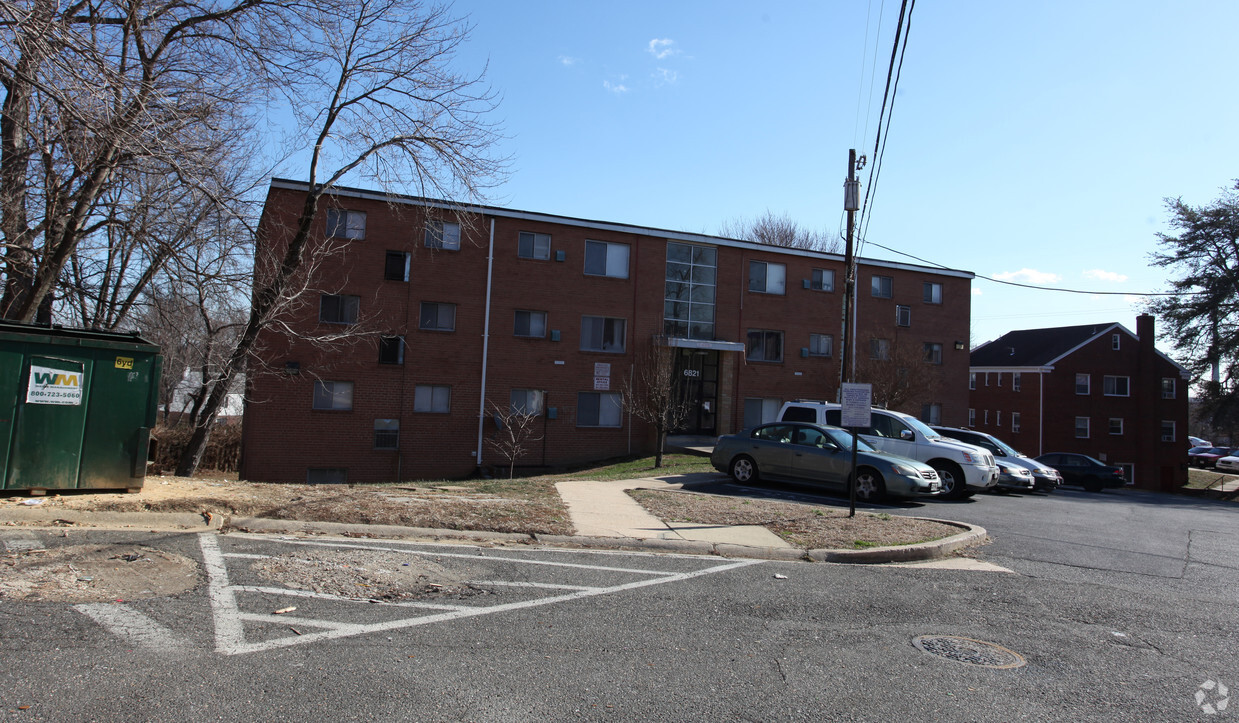 Building Photo - Redtop Garden Apartments