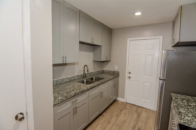 Foto del edificio - 1651 Northwood St