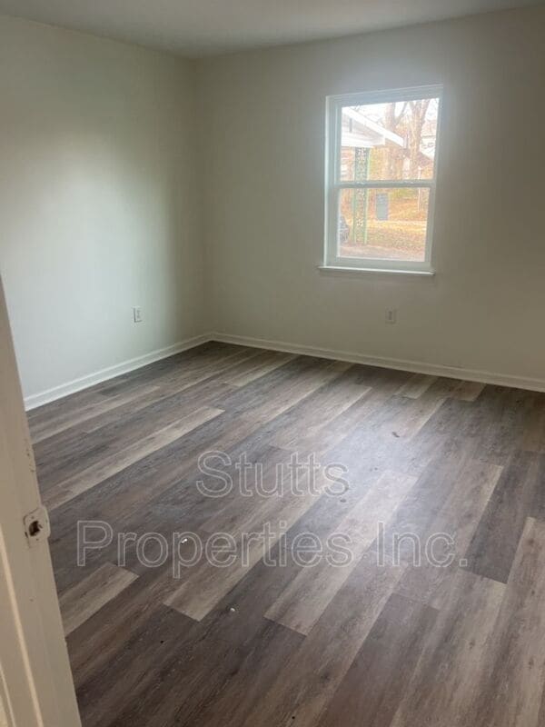 Building Photo - 510 E Irvine Ave