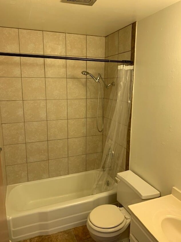 1024 Hunt Ave Unit 6, Neenah, WI 54956 Room for Rent in Neenah, WI