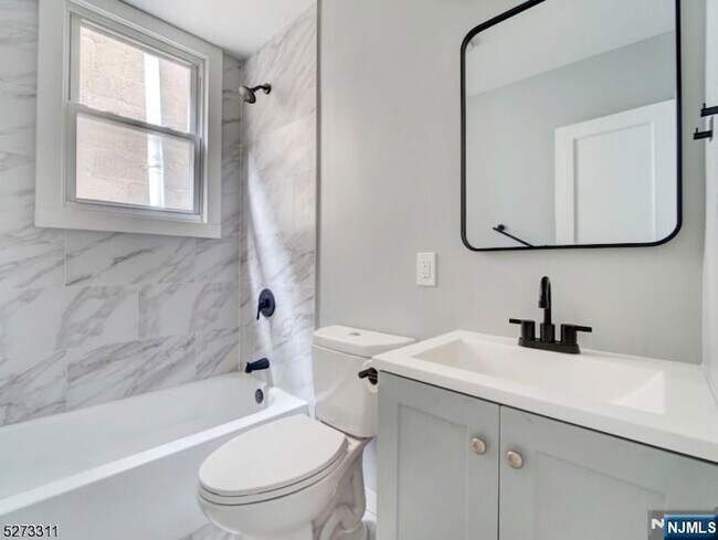 Building Photo - 68 Mill St