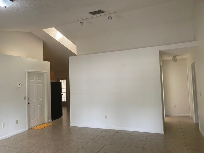 Building Photo - 1098 Crassula Ct