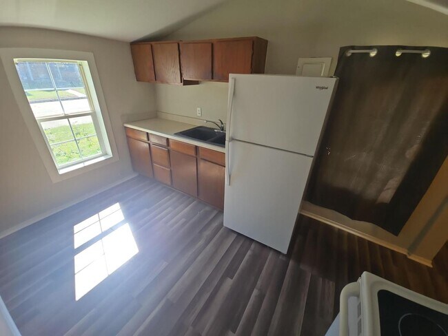 Foto del edificio - Cozy 2-Bedroom Home with Large Yard & Stor...