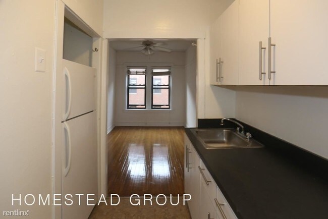 Foto del edificio - 636 W Cornelia Ave