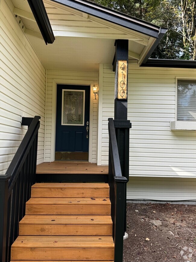 Building Photo - 4100 Songbird Ln NW