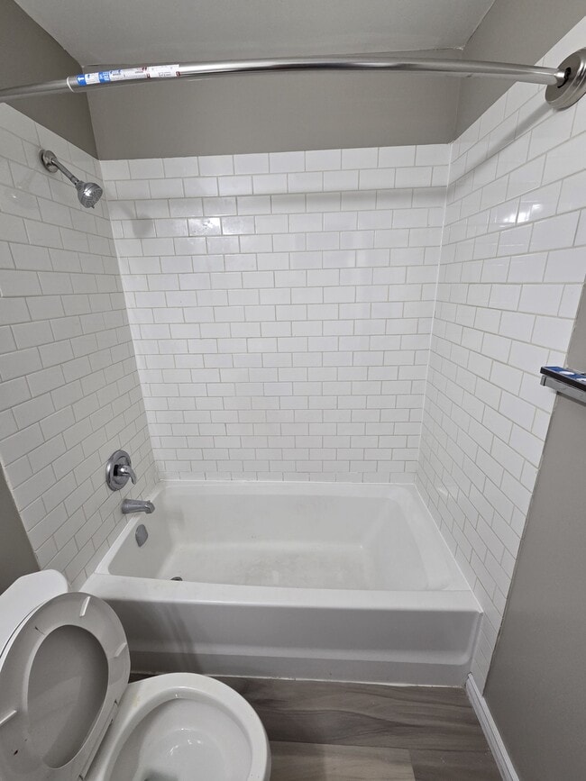 Photo du bâtiment - 93 Westwood Dr