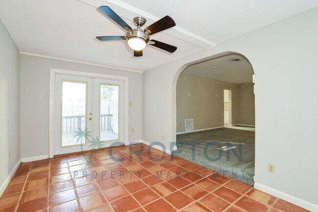 Foto del edificio - 350 Harris Ave