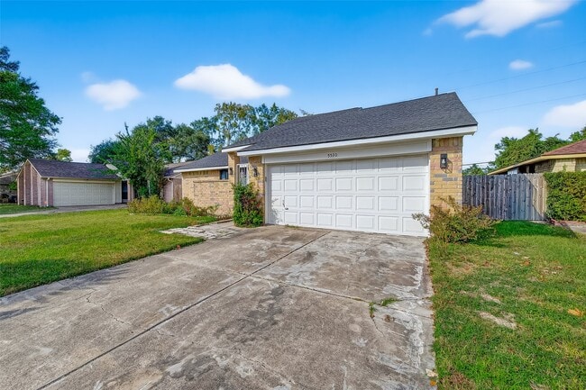 Foto del edificio - 5530 Oak Falls Dr