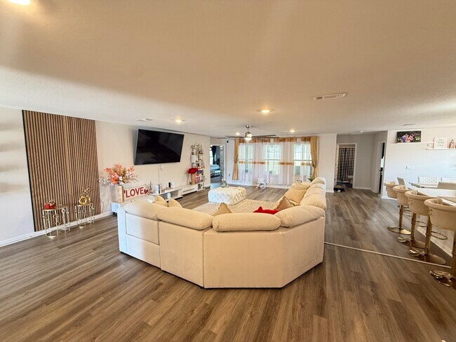 Foto del edificio - 8616 Tarsus Dr