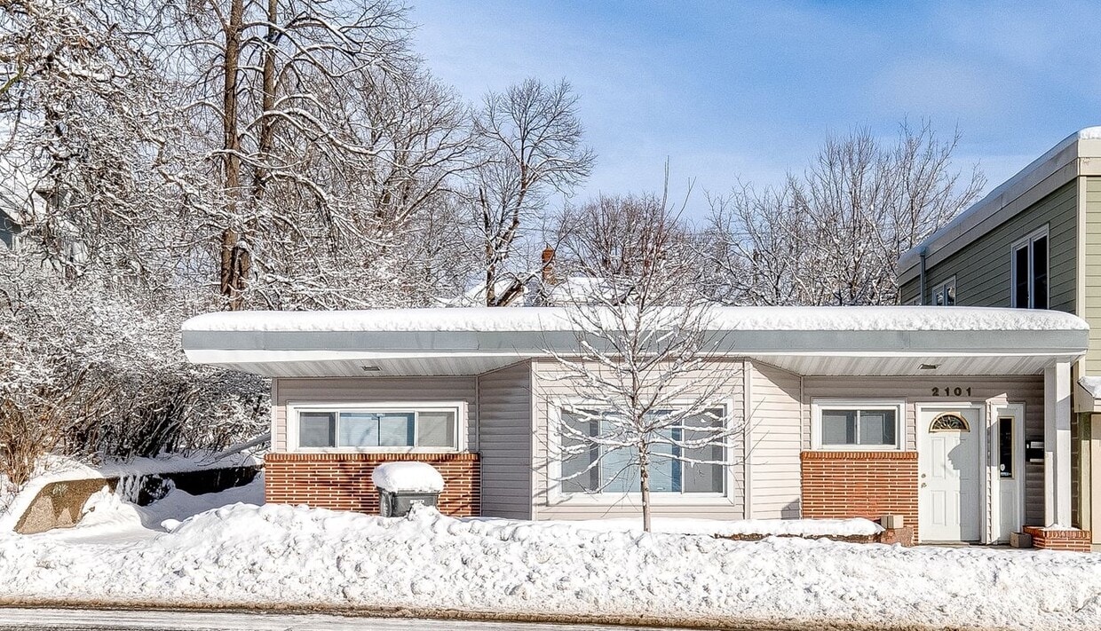 Primary Photo - 2101 Como Ave