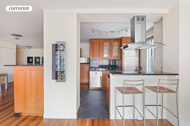 Building Photo - 340 E 64th St