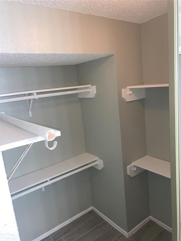 Foto del edificio - 6339 Shadow Tree Dr