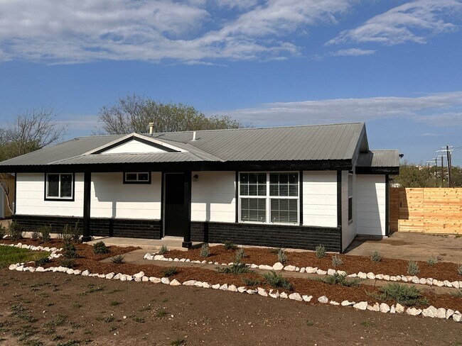 Building Photo - 2815 Wheatfield Dr