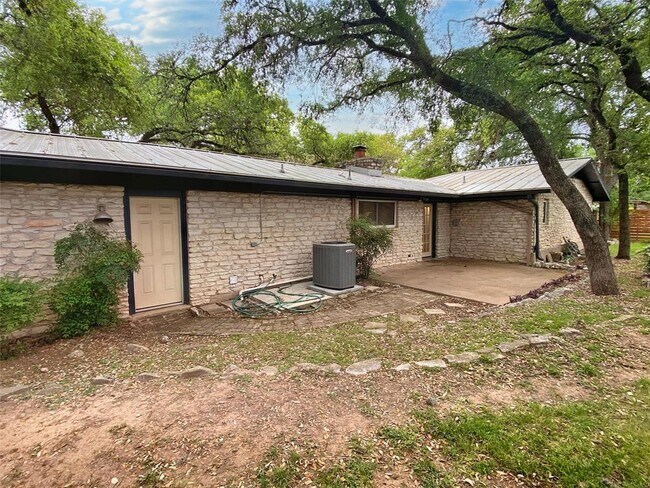 Building Photo - 6008 Oakclaire Dr