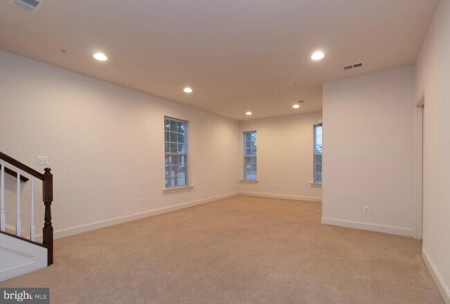 Building Photo - 405 Bright Star Path