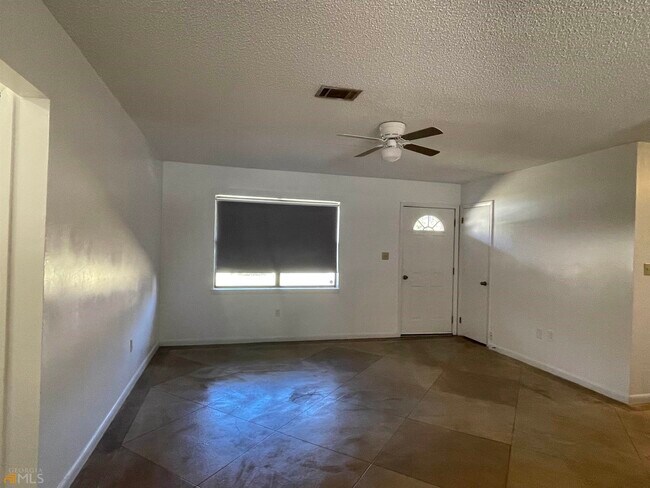 Foto del edificio - 405 Alexander St W