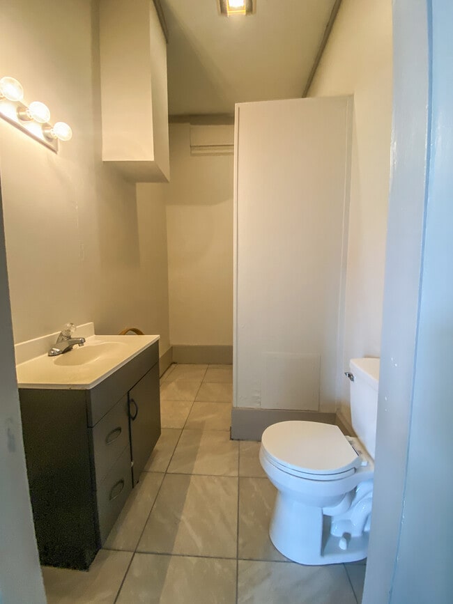 Building Photo - 1012 Love Ave