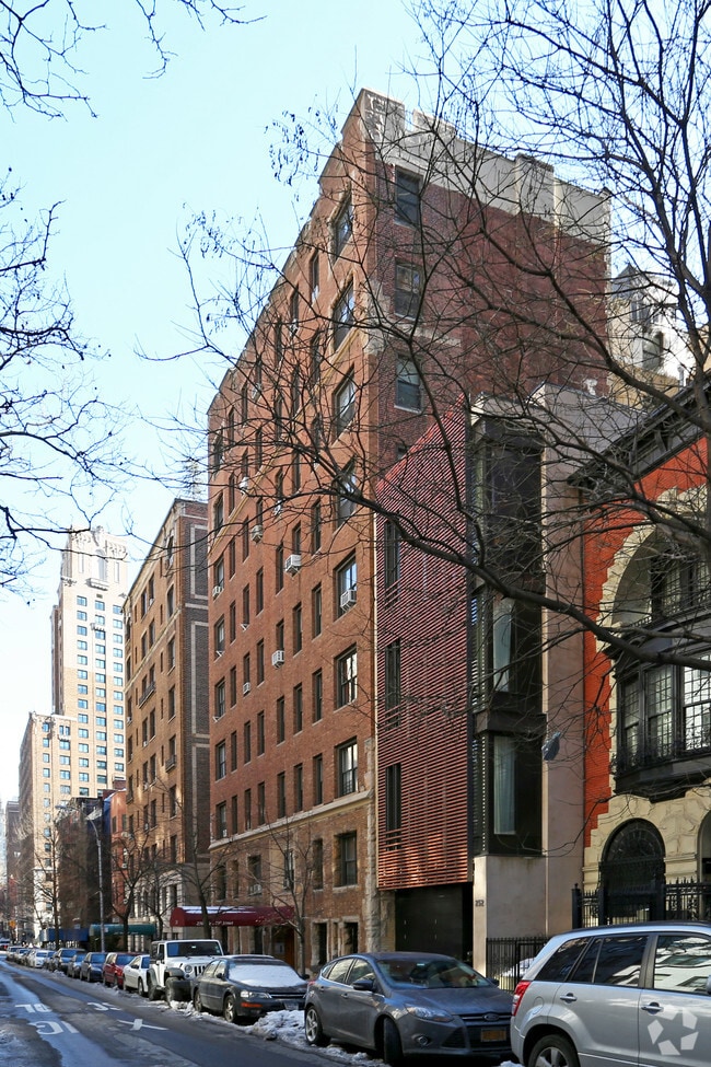 Building Photo - 250 W 75th St