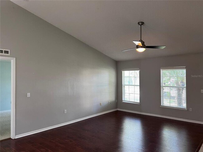 Building Photo - 319 Velveteen Pl