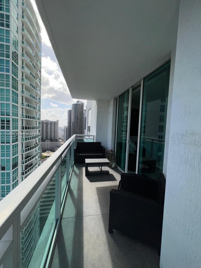 Foto del edificio - 950 Brickell Bay Dr