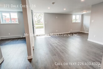 Building Photo - 371 Dale Crescent