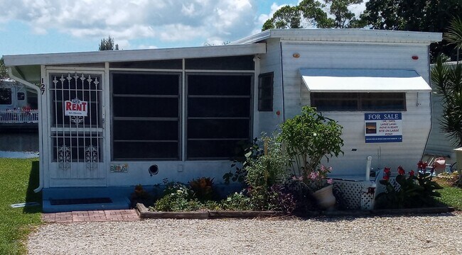 Building Photo - 3701 Baynard Dr