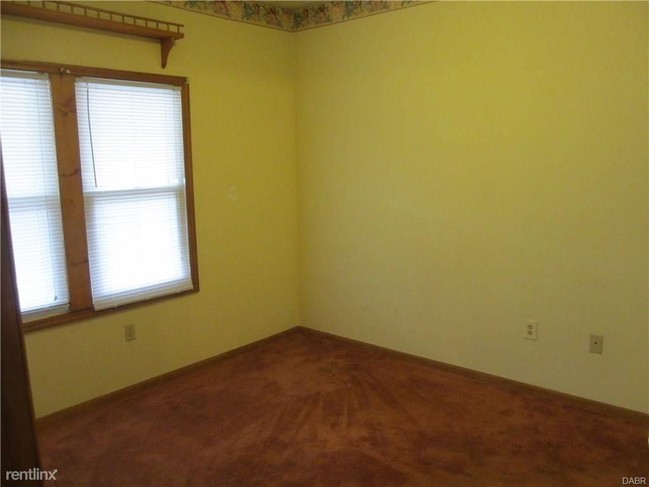 Building Photo - 2 br, 1 bath House - 3520 E. Second st