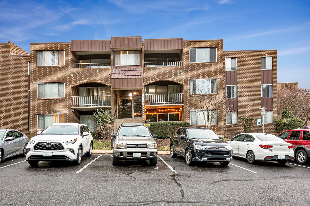 406 Girard St Unit 37, Gaithersburg, MD 20877 Condo for Rent in