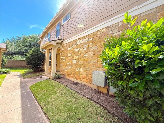 Foto del edificio - 16100 S Great Oaks Dr