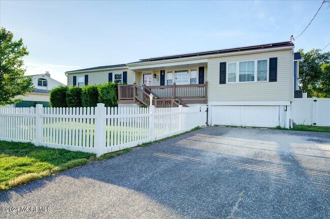 Foto del edificio - 296 Maine St