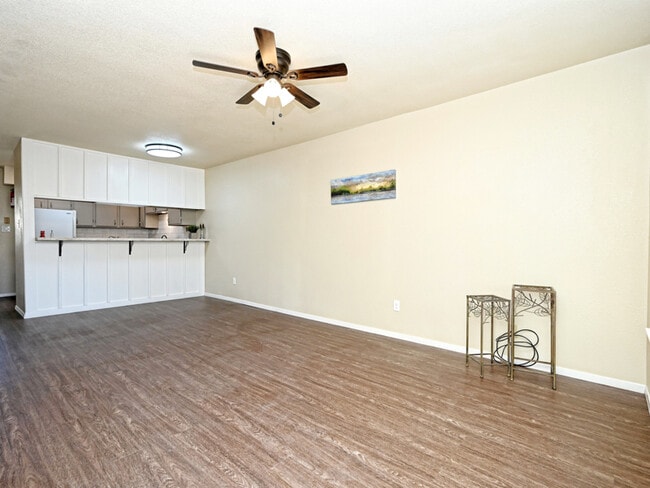 Building Photo - 2306 Cottonwood Dr