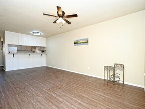 Building Photo - 2306 Cottonwood Dr