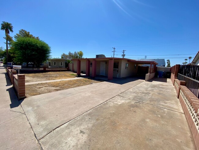 Building Photo - 3-Bedroom, 1.5 bath in Phoenix That’s read...