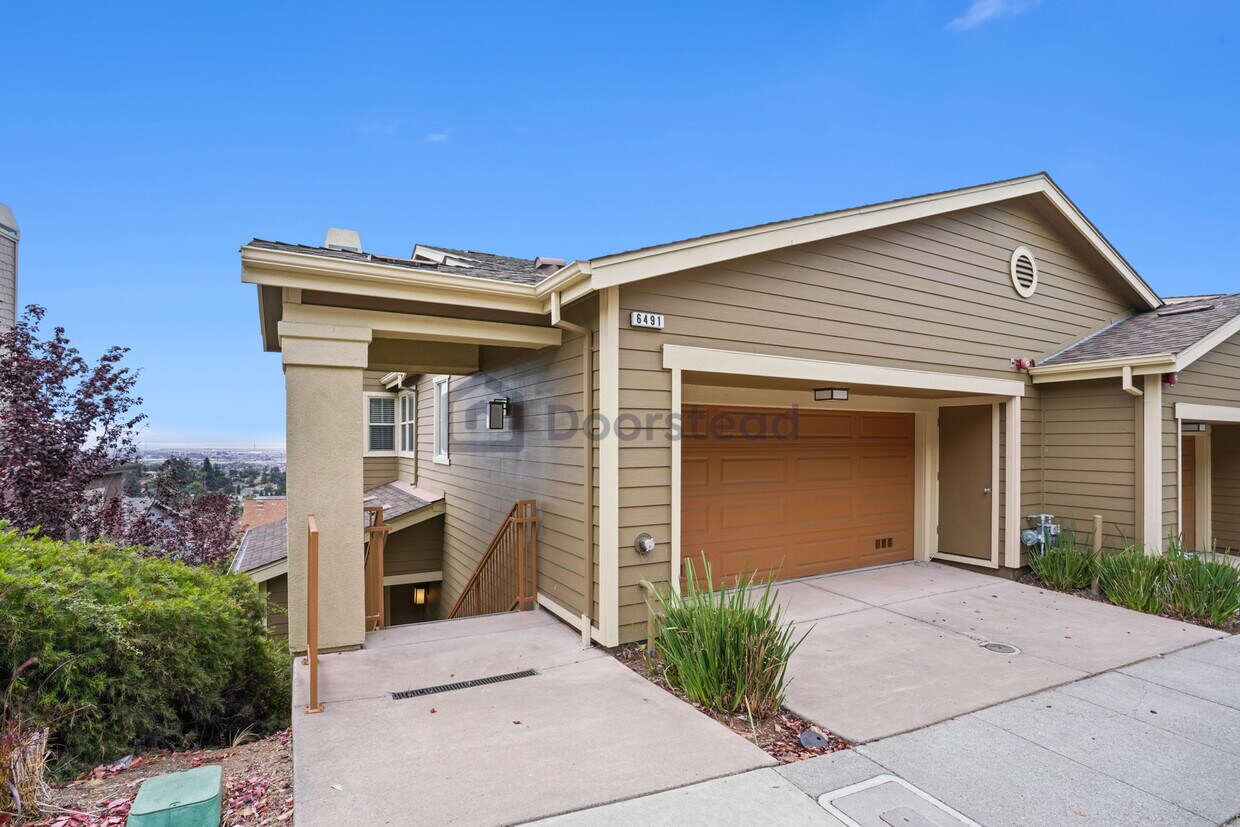 Primary Photo - 6491 Bayview Dr