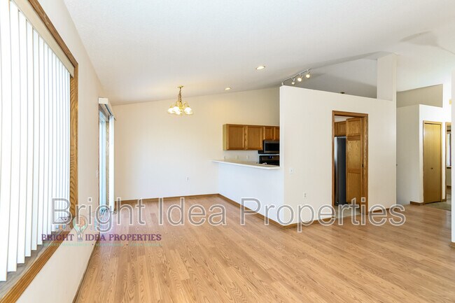 Foto del edificio - 2737 Douglas Dr N