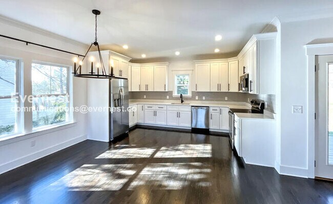 Foto del edificio - 174 Lynda Cir