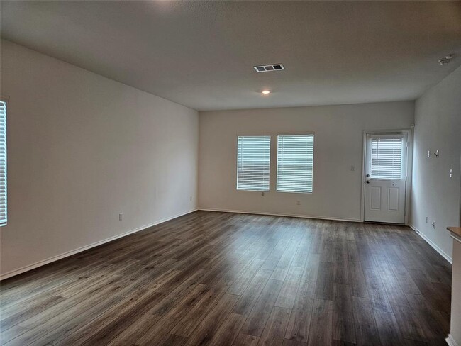 Foto del edificio - 13512 Menard Wy