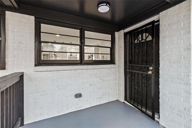 Building Photo - 2241 Glendale Dr