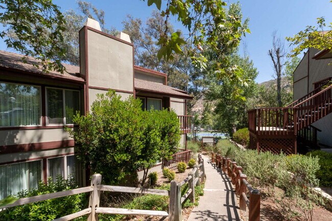Foto del edificio - Scenic Long-term Rentals!