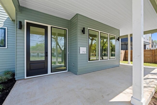 Building Photo - 710 Philco Dr