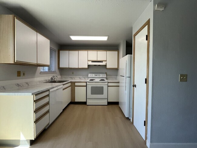 Building Photo - 8332 SW 21st Ave
