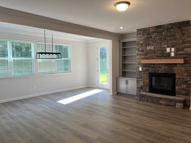Building Photo - BEAUTIFUL 5 BEDROOMS 4 BATHS IN MOUNT JULI...