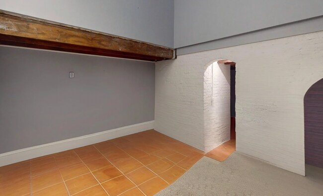 Building Photo - 330 1/2 E St